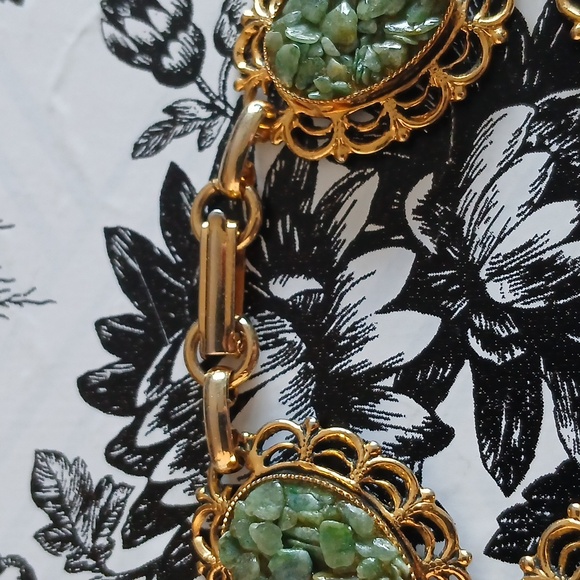 Vintage Elegant Goldtone Green Crushed Faux Stone Lace Border Link Bracelet - Picture 5 of 12